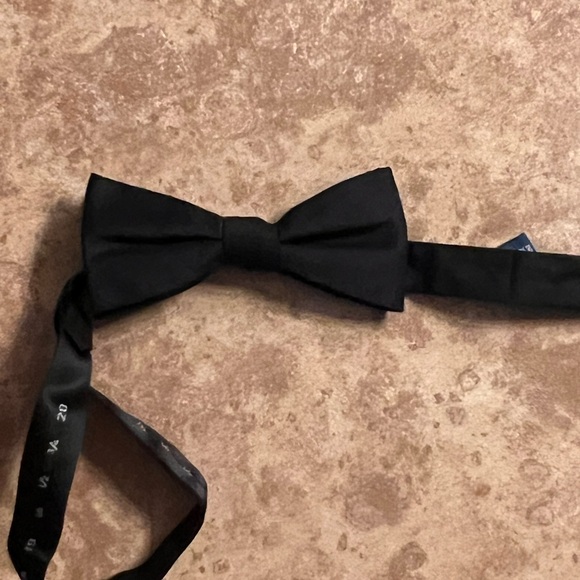 Elegant Black Bow Tie - Picture 1 of 1